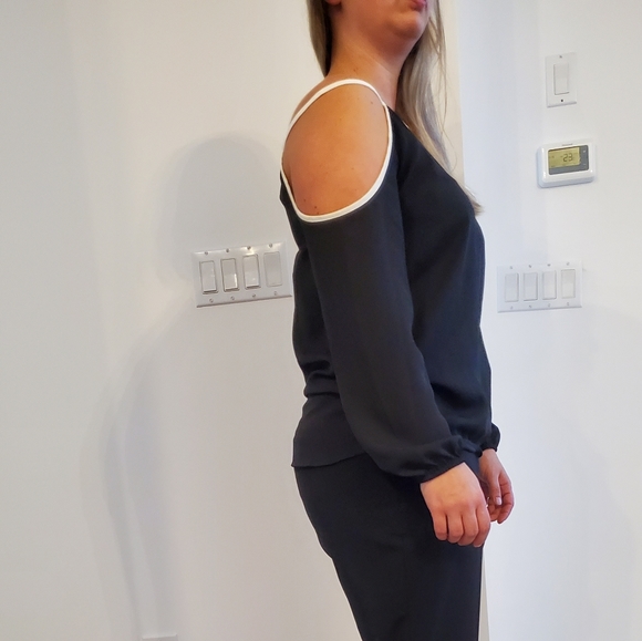 Black 1. State blouse with white trim - Picture 9 of 14